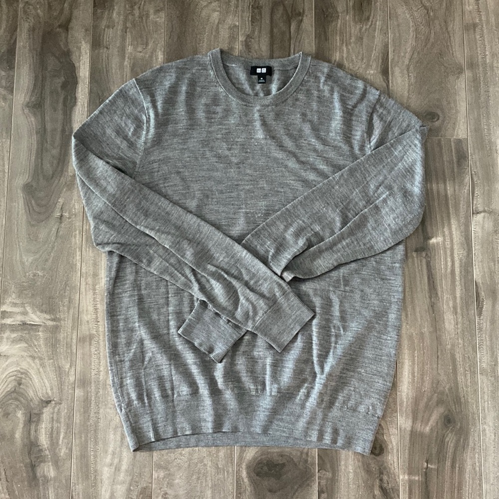 Men’s Uniqlo crew neck wool sweater